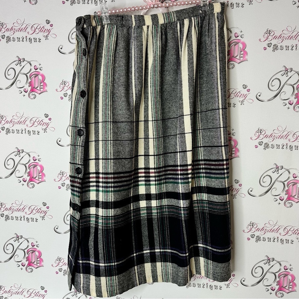Marilyn jogs skirt Chic Gray Plaid Midi Skirt with Button Detail on side vintage
